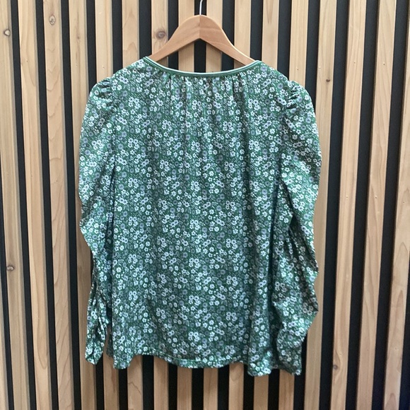 MAX STUDiO green floral top with ruched sleeves - Picture 7 of 9
